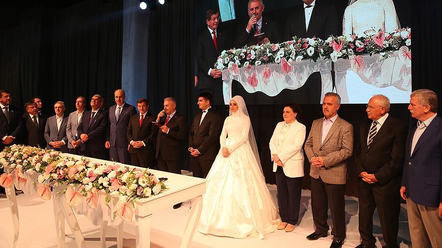 Milli Savunma Bakanı nın kızı evlendi!